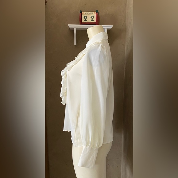 ll. Street Ivory Blouse Button Down Ruffled Women’s S-M - Picture 3 of 12